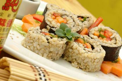 Podemos aprender a preparar un sushi vegano con todo el sabor.