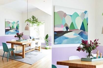 Podés jugar con dos tonos como en este comedor, donde la parte baja en lavanda contrasta con el blanco roto de la parte alta. El cuadro, también pleno de colores, es el "plato fuerte" del ambiente