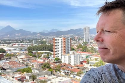 Podmore era profesor en un colegio público de Seattle y se jubiló anticipadamente para instalarse en Guatemala