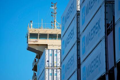 Podrá transportar un poco más de 2000 contenedores, un buque de menores proporciones que los que hacen viajes internacionales hoy en día (Mads Claus Rasmussen/Ritzau Scanpix via AP)