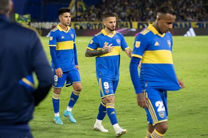 Pol Fernández, Darío Benedetto y Sebastián Villa, tres jugadores de experiencia en Boca que no logran mejorar el nivel del equipo