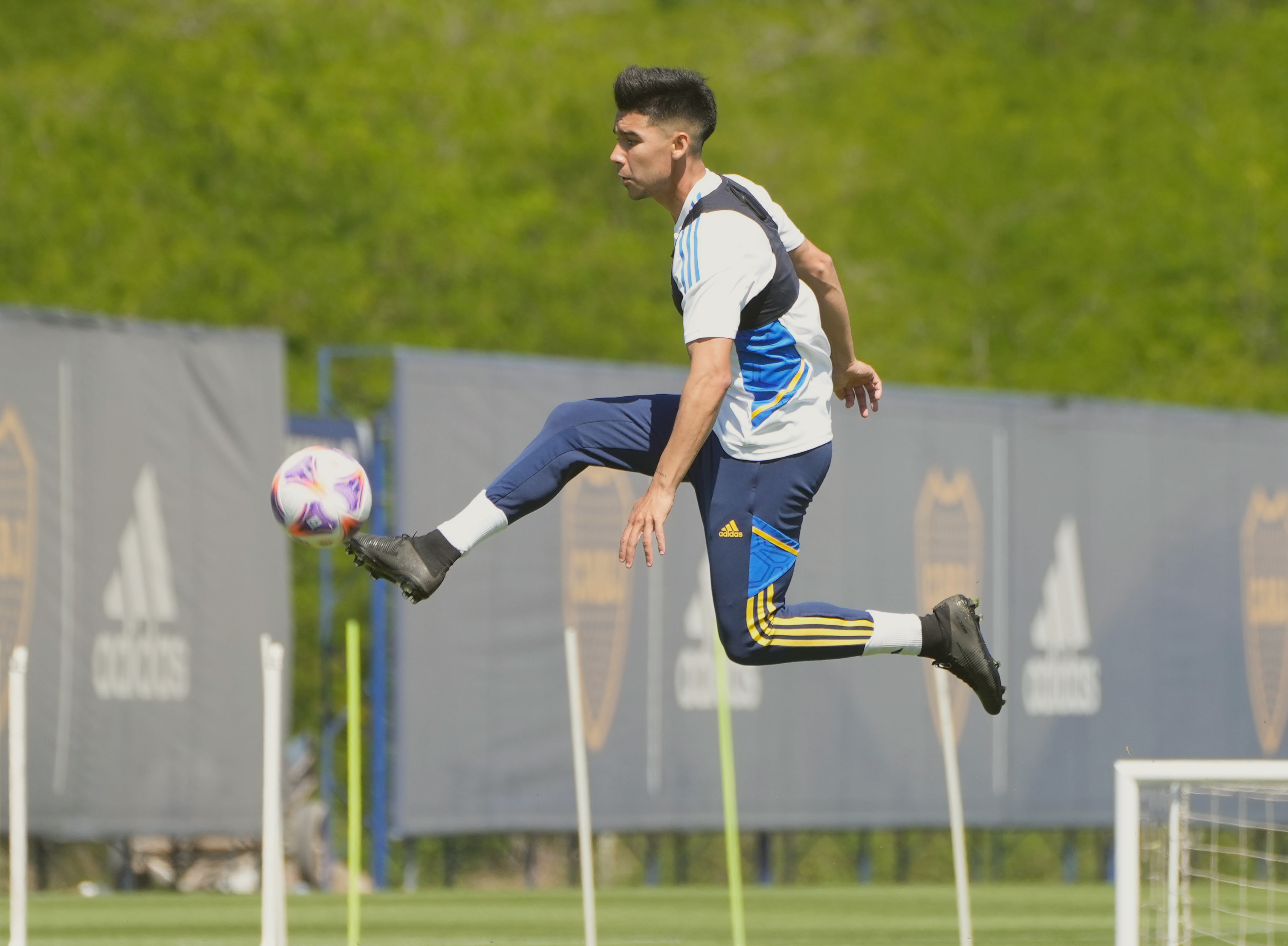 Pol Fernández, que había acumulado cinco amonestaciones, podrá jugar la final ante Racing: la AFA resolvió que la sanción la cumpla en la primera fecha del próximo certamen