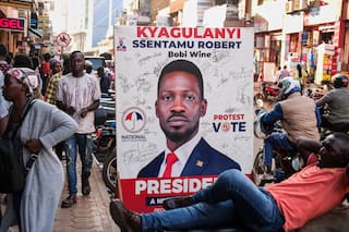 Policía de Uganda detiene a aliado clave de candidato opositor tras elecciones presidenciales