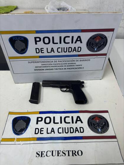 Policía detiene a integrante de banda delictiva tras violento asalto en Parque Patricios.