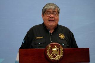 Policía detiene a uno de los 20 reos fugados en Guatemala, anuncia destituciones