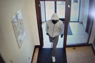 Policía interroga a presunto implicado en muerte de dos empleados de banco durante robo en Kentucky