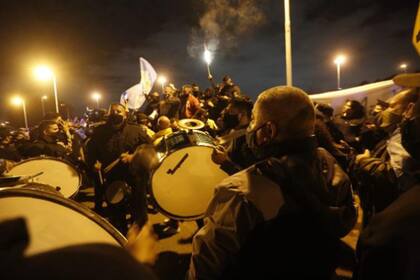 Policías bonaerenses reclaman en las calles un aumento salarial