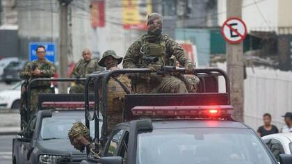 Policías cariocas se despliegan en las calles