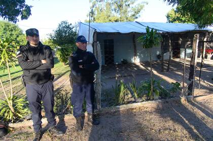 Policías custodian la casa de Loan