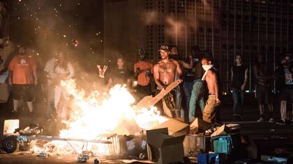 Policías de EE.UU. matan a un negro desarmado y hay protestas