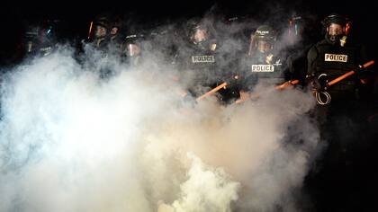Policías de EE.UU. matan a un negro desarmado y hay protestas