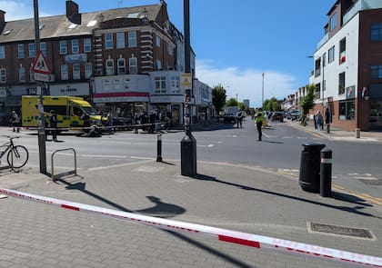 Policías en Golders Green, una zona predominantemente judía en el noroeste de Londres