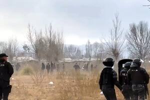 Incidentes en Mendoza cuando quisieron cortar la ruta 40 frente a un supermercado