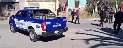 Policías trabajan en el lugar donde un perro mató a una niña de cuatro años