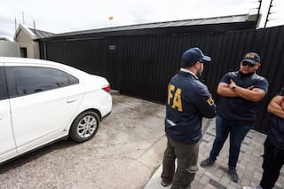 La policía vigila la lujosa quinta de Pilar que se les adjudica a las autoridades de la AFA