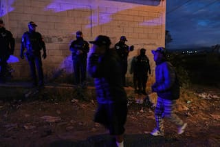 Policías y militares patrullan las calles de Guatemala en busca de detener a pandilleros