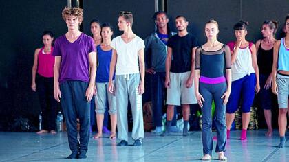 Polina (Anastasia Shevtsova) y su partenaire (Niels Schneider), en una escena del film que une detrás de cámara a Preljocaj y Müller