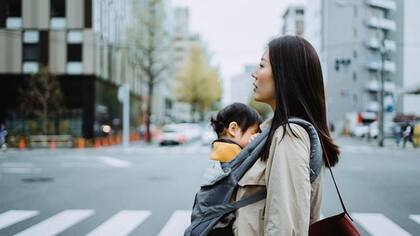 Políticas favorables de licencia por maternidad, flexibilidad laboral y otros beneficios son necesarios para atraer a más mujeres al mercado de trabajo
