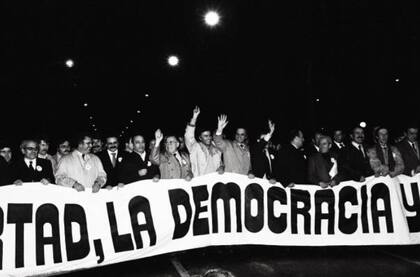 Políticos demócratas marcharon el 23F en contra del intento de golpe de estado (Getty Images)