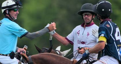 "Polito" Pieres, en primer plano. En cada partico, un golpe, un caída pueden cambiarlo todo