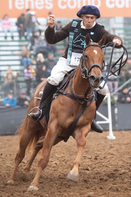 Polito Ulloa
también
presentó su
caballada
ejemplar.