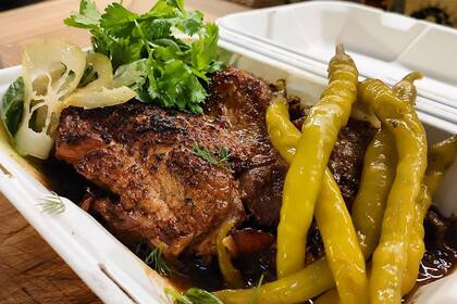 Pollo al horno de leña.