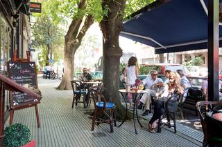 La impensada calle de un barrio top en la que hay oportunidades para alquilar un local por la cantidad que hay vacíos
