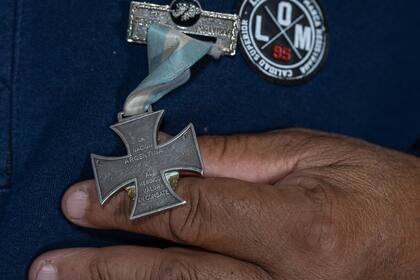 Poltronieri es el único soldado conscripto en haber recibido en vida la Cruz de la Nación Argentina al Valor en Combate