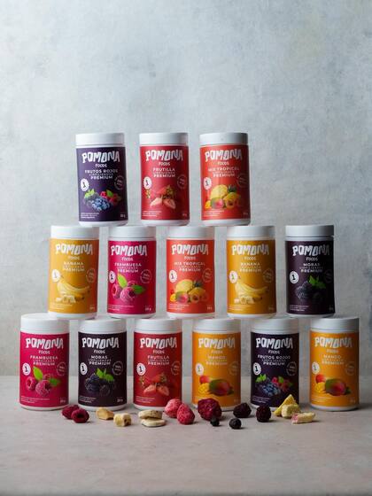 Pomona recupera aquellas frutas y verduras que no llegaron a venderse y las recupera mediante un proceso de liofilización.
