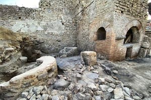 Robó piezas arqueológicas de Pompeya y las devolvió porque cree que están embrujadas