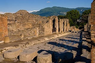 ¿A qué civilización pertenecía la ciudad de Ur?