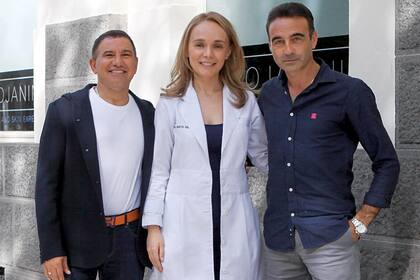 Ponce (a la derecha de la imagen) con parte del staff de la clínica.