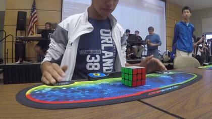 Ponce tras finalizar el cubo de Rubik en 4,69 segundos