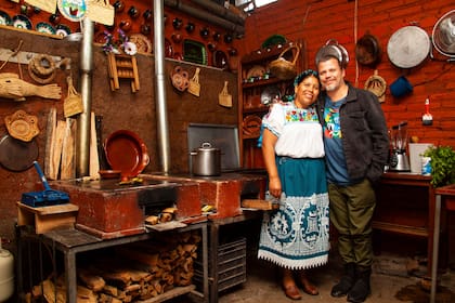 Poncho y una de las expertas en tacos que conoce en su programa de El Gourmet Maestros del Taco