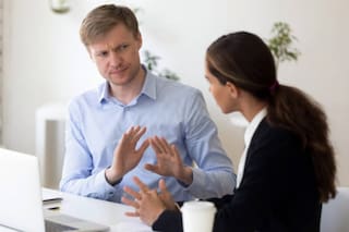 Cómo sobrevivir a una persona negativa