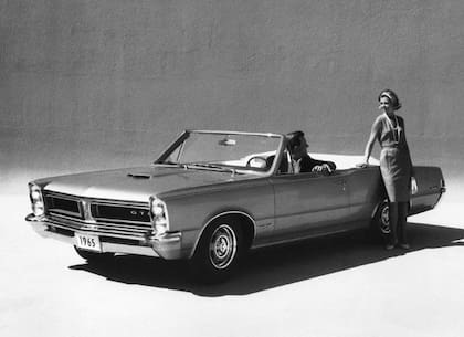 El Pontiac GTO también incorporó una versión descapotable en 1965