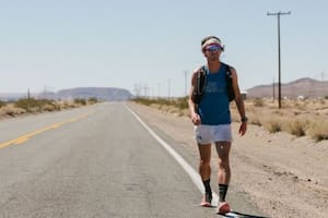 Así es la salvaje maratón por el Valle de la Muerte en EE.UU que planean llevar a Chile