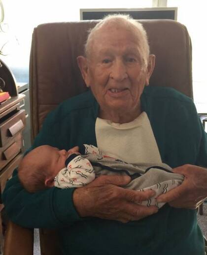 Pop conoció a su bisnieto y el video del momento dio la vuelta al mundo