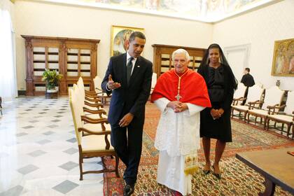 El presidente Barack Obama y su esposa Michelle se reunieron con el papa Benedicto XVI  el viernes 10 de julio de 2009 en el Vaticano. 