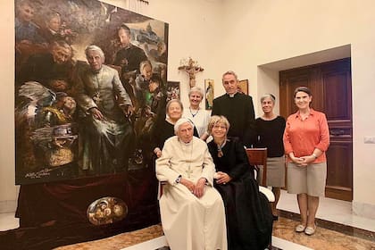 Benedicto XVI en el convento del Vaticano donde reside, en 2022
