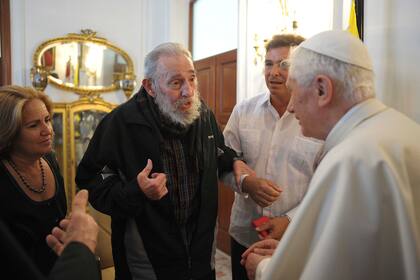El Papa Benedicto XVI se reúne con el ex líder cubano Fidel Castro en la Habana el 28 de marzo de 2012.