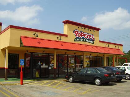 Popeyes es una cadena de comida rápida muy famosa en Estados Unidos