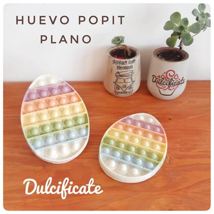 Popit plano: pesa 140g, mide 14x10cm aprox. Cuesta: $600.