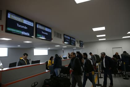 Por ahora, solo salen vuelos de Flybondi