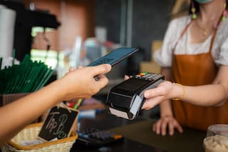 Se desmorona el uso de billetes y crecen las cuentas en dólares