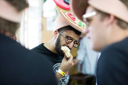 Por cada porción, uno o más vasos de vermut para acomodar