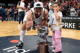 Siempre figura: Campazzo fue el mejor del partido decisivo, logró su cuarta liga y festejó con su hija