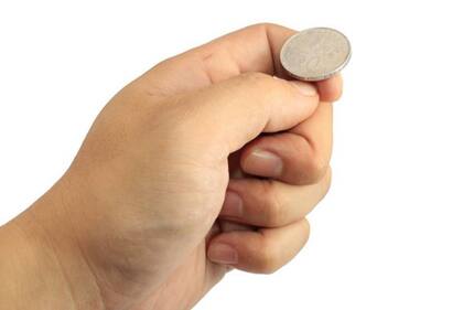 Por ejemplo, si lanzamos una moneda y da "cara, sello, sello, cara, sello, cara" parece aleatorio, mientras que "cara, cara, cara, sello, sello, sello" no, porque el segundo se puede comprimir en "tres caras, tres sellos".