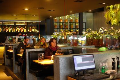 Por el aumento de casos, restringen las reuniones en Córdoba