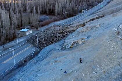 Por el desprendimiento del Cerro de la Virgen quedó cortada la ruta provincial 43